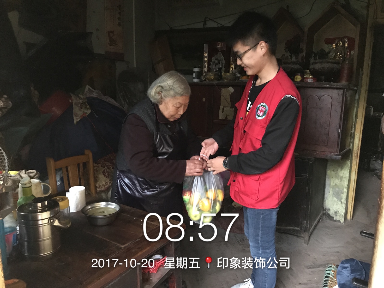 涼涼秋意中，印象團隊的義工帶上溫暖來了